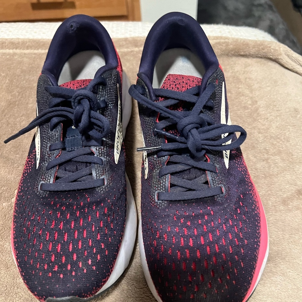 Brooks Women's Black and Red Athletic Shoes.